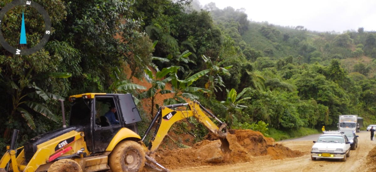 En el municipio de Suaza, Huila, el Invías atiende deslizamiento de material en la vía