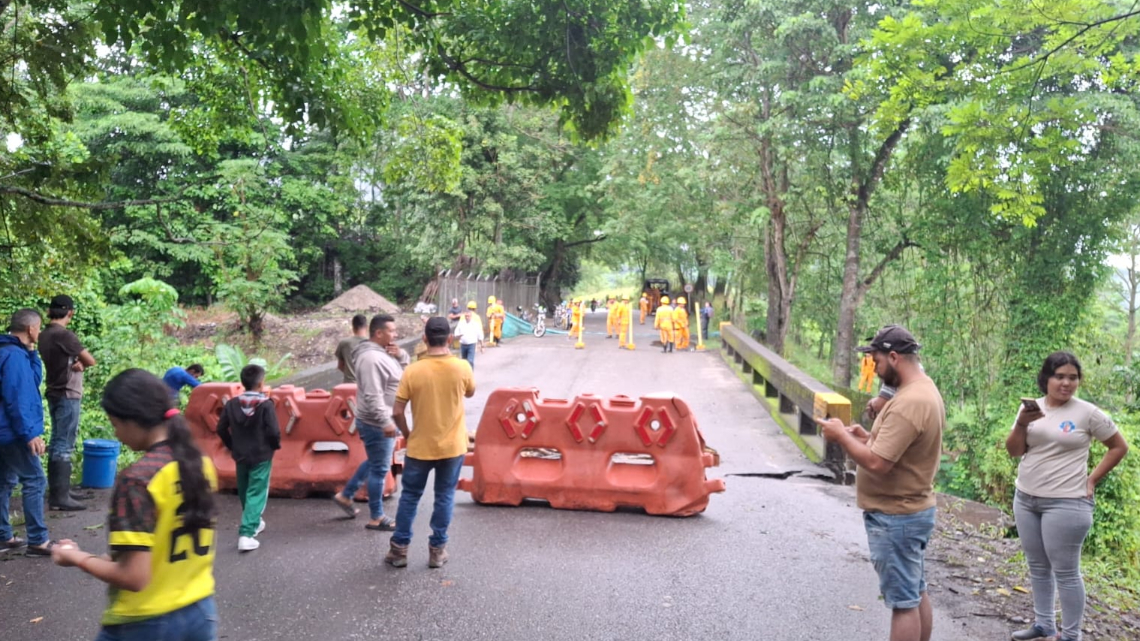 Invías desplaza especialistas y maquinaria para atención de la emergencia en el puente Remolina 2, en Norte de Santander