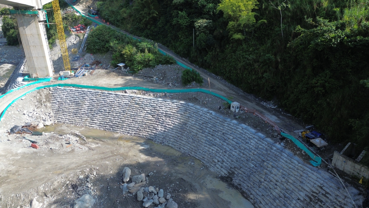Invías avanza en las obras de protección y las barreras de seguridad del Viaducto km 58