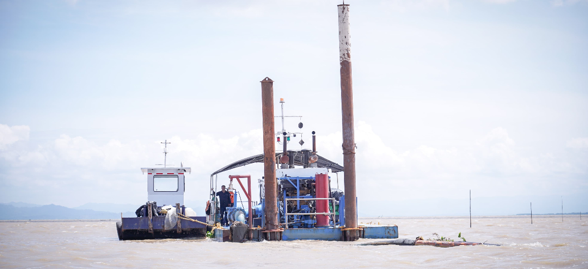 Gobierno del Cambio avanza en el dragado en bocas del río Atrato para garantizar la navegabilidad en los municipios del Chocó