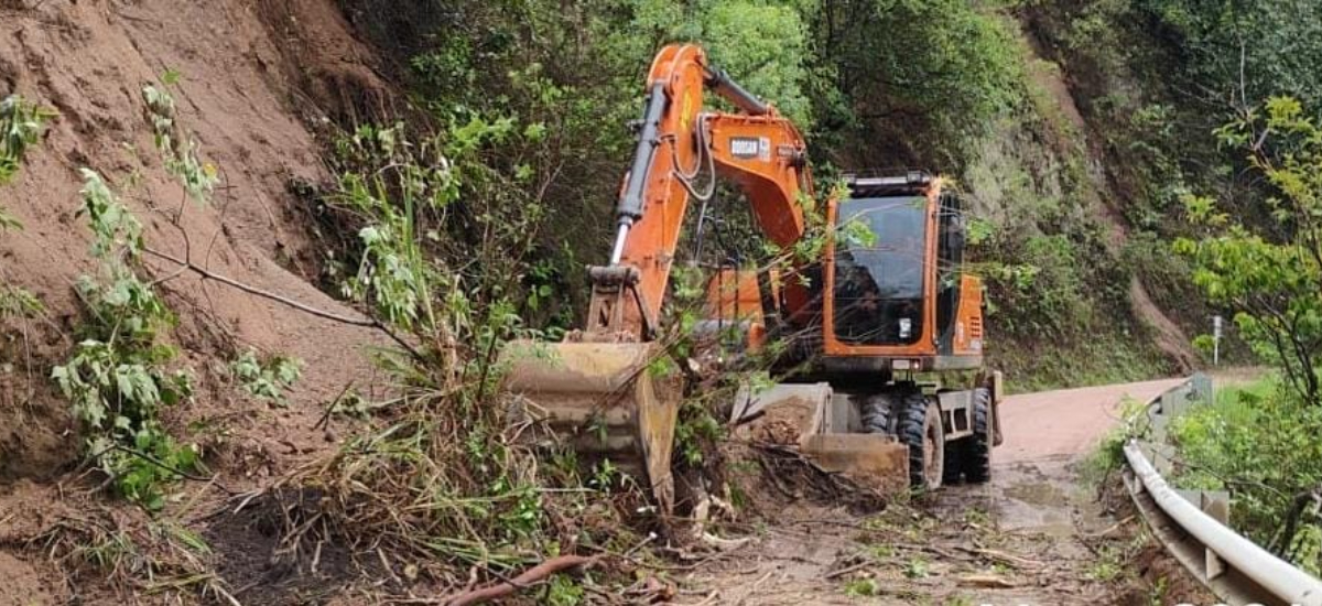 Invías atiende emergencia en corredor Neiva – Balsillas, afectado por deslizamientos