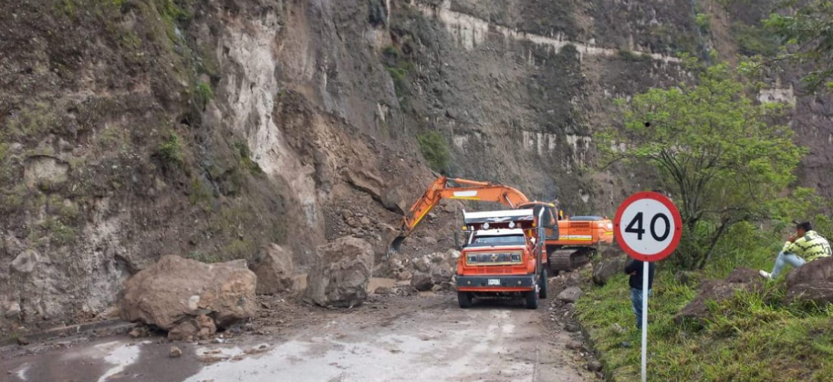 Invías continúa labores de remoción de roca en el corredor Pasto – Mojarras, Nariño