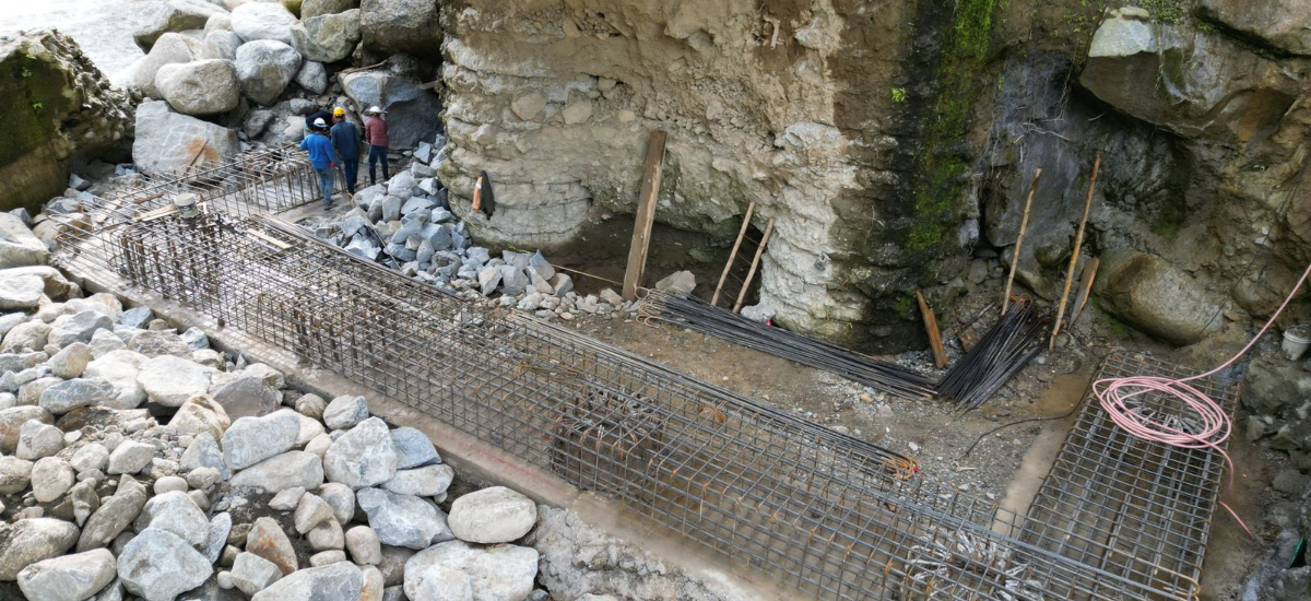 Invías avanza en un 70 % en las obras de protección del puente sobre el río Cocorná