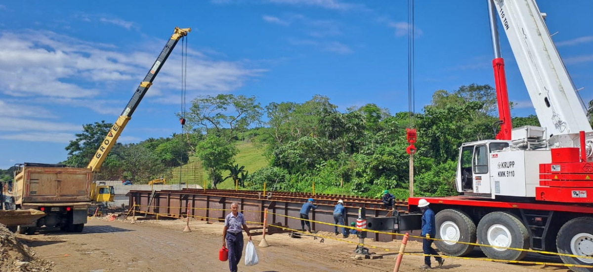 En Caquetá, Invías realizó el izaje de vigas del puente Las Delicias