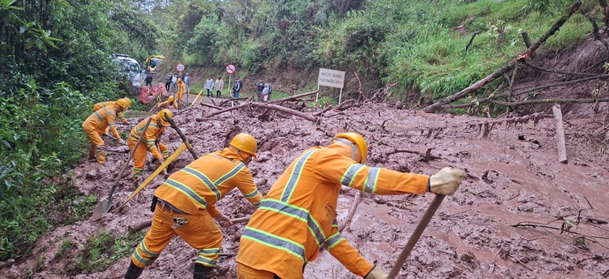 Invías le sigue haciendo frente a la 2a temporada invernal, en total son 880 emergencias viales atendidas en Colombia
