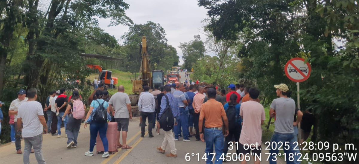 Invías invita a la comunidad a que permita la continuidad de la recuperación de la vía San Gil – Barbosa, Santander.