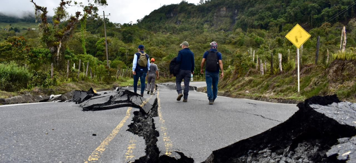 Invías continúa la atención de emergencias en la Transversal del Carare, en Santander
