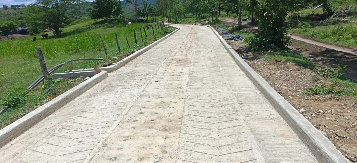 Municipio de Carmen de Bolívar mejora su movilidad rural con la finalización de 4 Caminos Comunitarios de la Paz Total