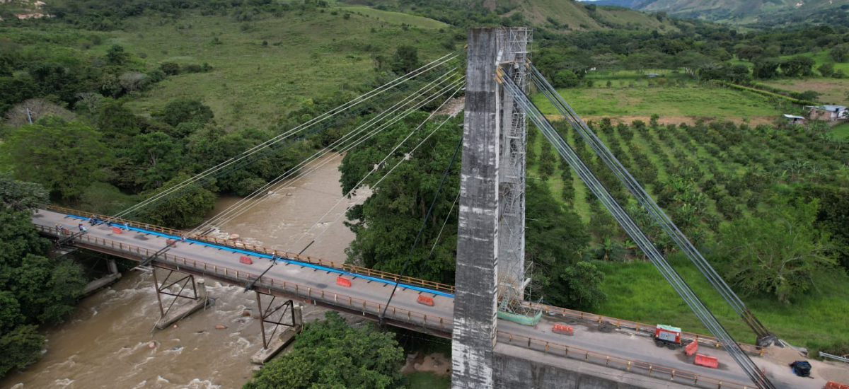 Culminan primeras obras de Puente El Avispero en la vía Orrapihuasi - Florencia