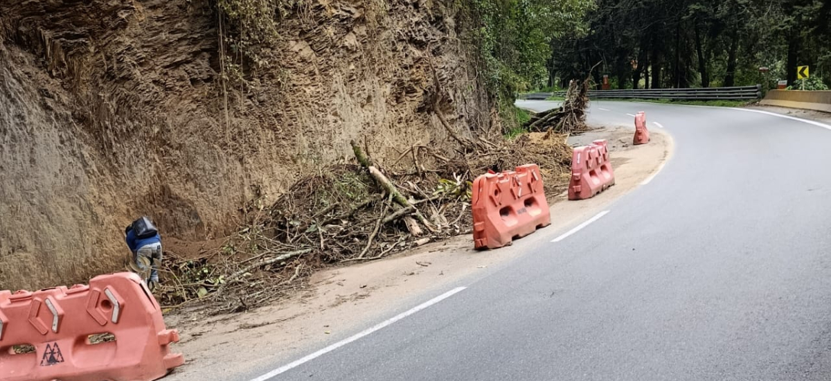 Habilitado paso a un carril en el km 39 de la vía Cajamarca- Calarcá