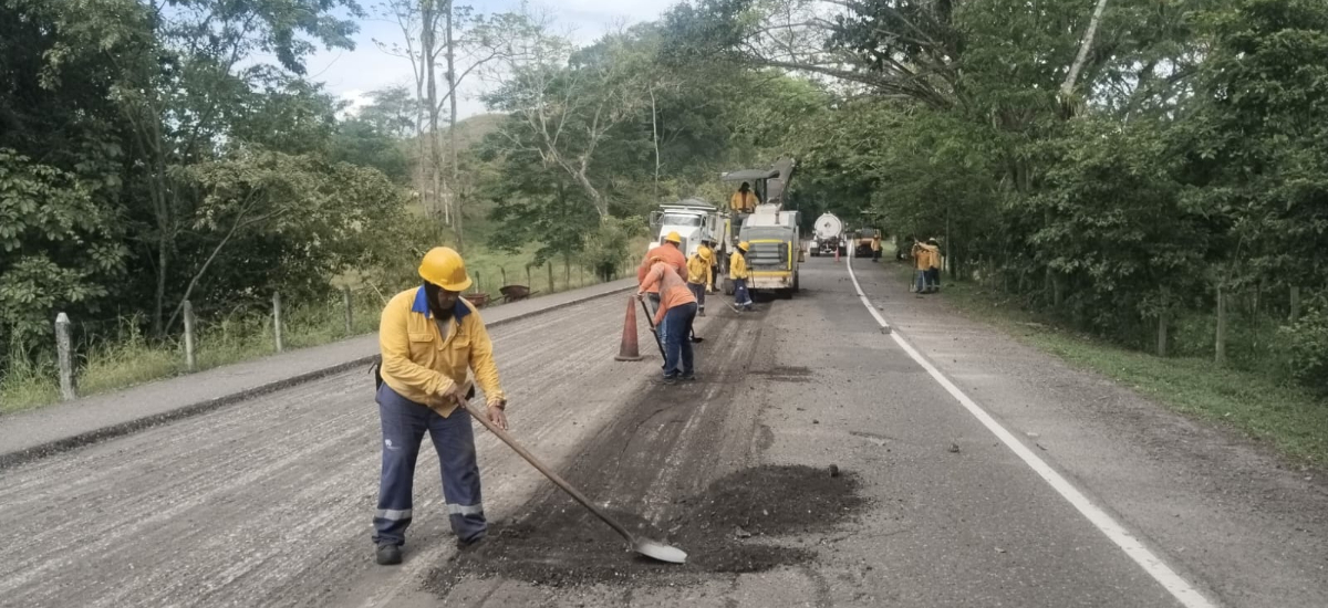 A través de un contrato de Gestión Vial Integral, Invías realiza el mantenimiento de la vía Santuario – Caño Alegre, en Antioquia