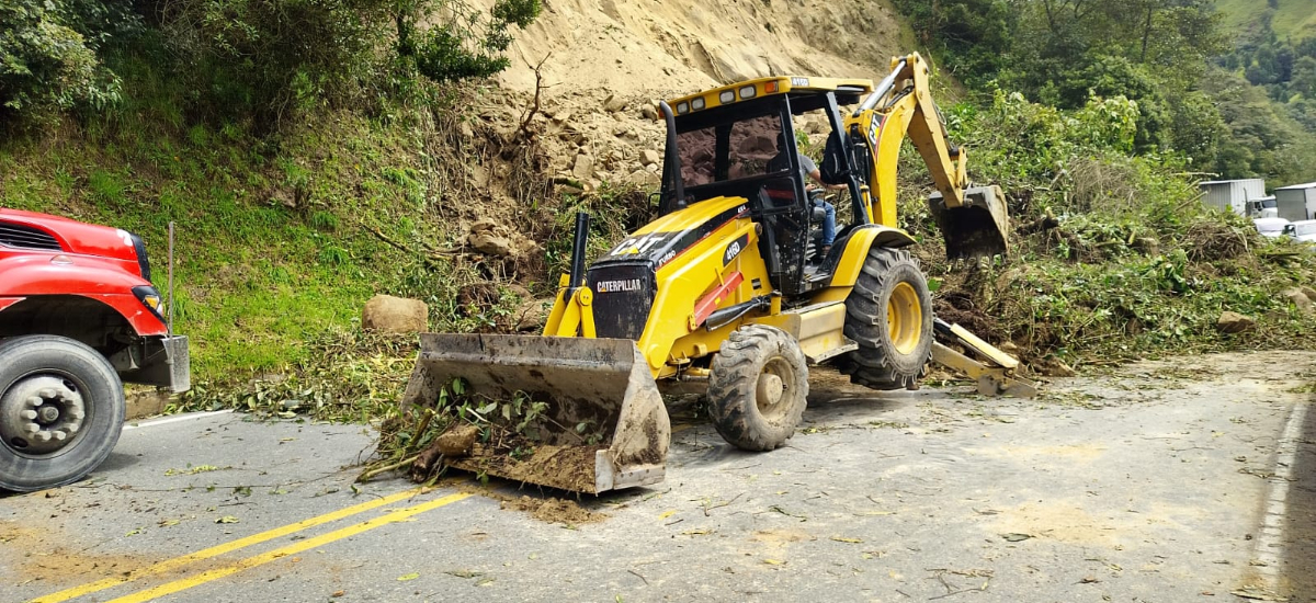 Invías atiende caída de material en el sector Alto de Letras, Caldas