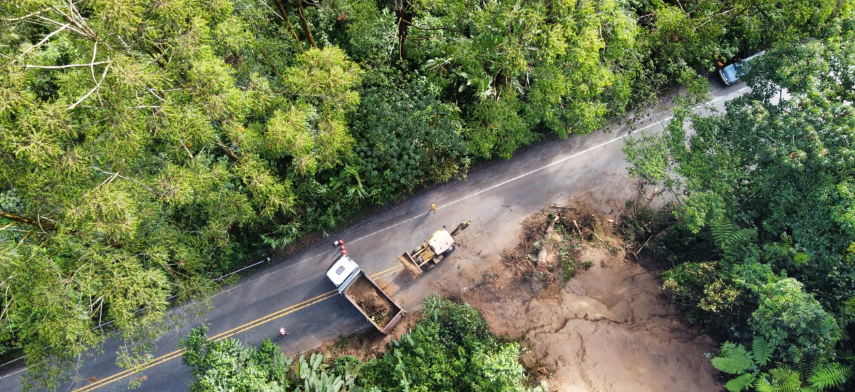 Invías atiende emergencia por deslizamiento en el km 87 de la ruta La Mansa - Primavera sector Camionero, Antioquia