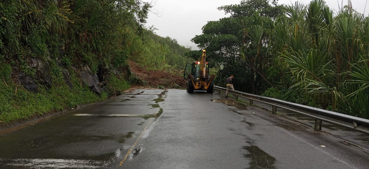 En trabajo conjunto con la alcaldía de Anserma, El Invías realiza limpieza en el km 44, corredor en la vía Cerritos – Cauyá, Risaralda