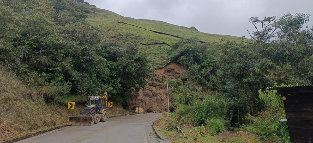 Invías atiende deslizamiento en la vía Pasto – Buesaco – Higuerones, Nariño