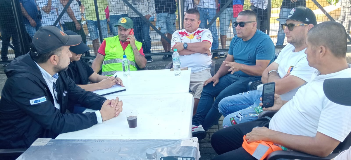 Concertación entre Invías y comunidades permite el levantamiento de bloqueos en peajes de Santuario y Puerto triunfo, Antioquia