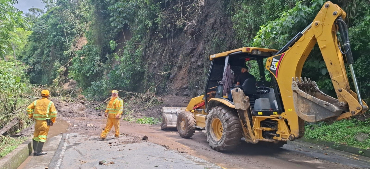 Invías atiende caída de material en el municipio Chinchiná - Caldas