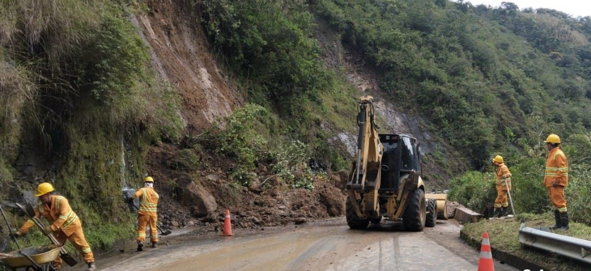 Invías atiende deslizamiento en el km 27 de la vía Túquerres – Samaniego, Nariño
