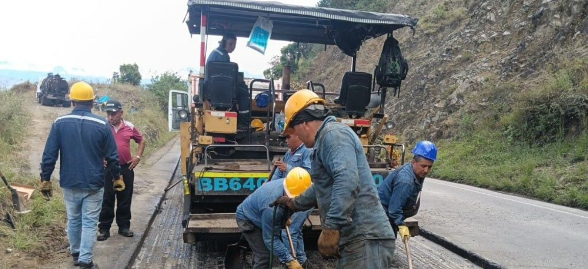 Invías continúa con las labores de mantenimiento de la vía Panamericana, para mejorar la transitabilidad del sur de país