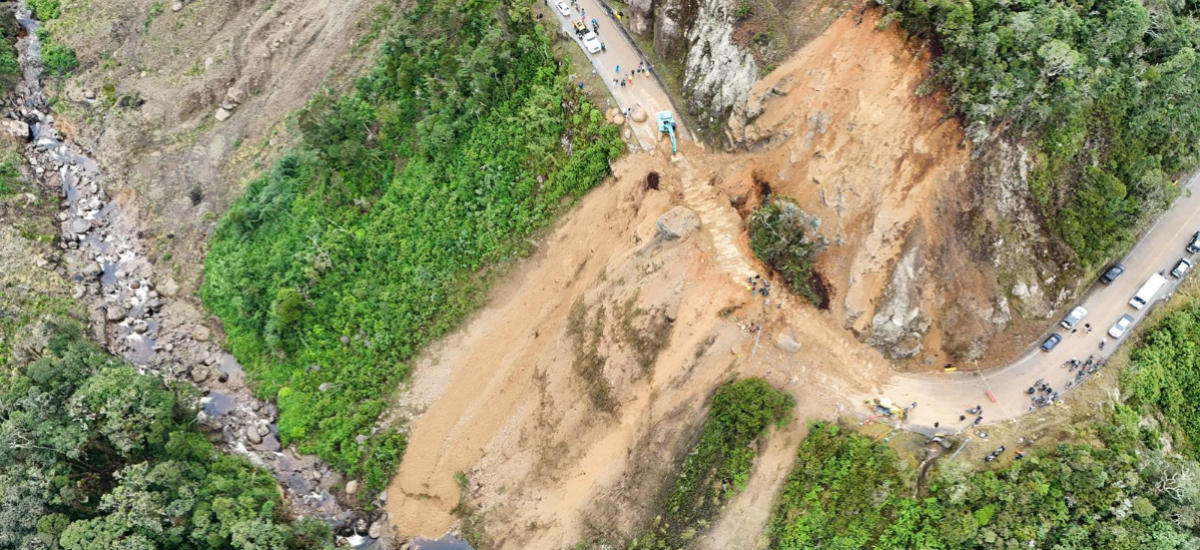 Invías avanza en la atención de la emergencia en Km 58 de la vía Inzá – Totoró, Cauca.