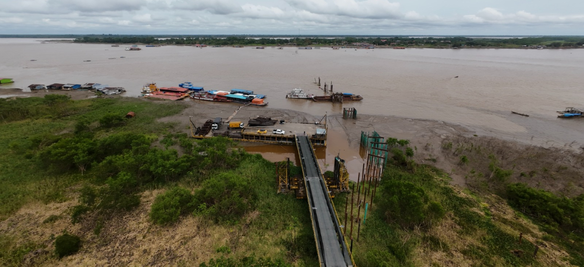 Avanza la construcción de la prolongación de la pasarela de acceso al muelle Victoria Regia en Leticia, Amazonas