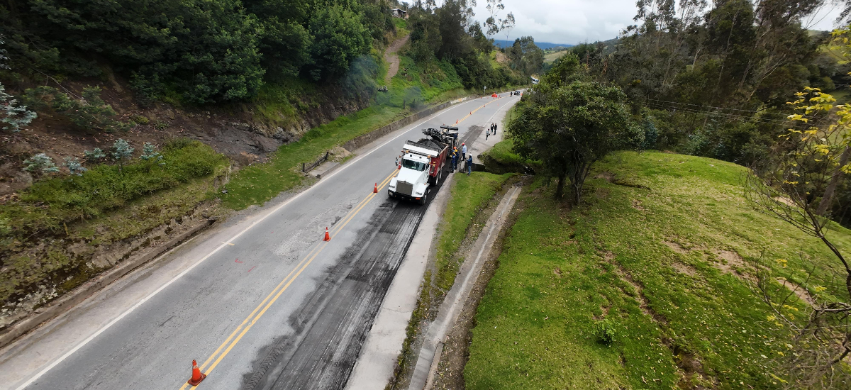 Invías avanza en el mantenimiento vial de la Transversal del Carare, entre Santander y Boyacá.