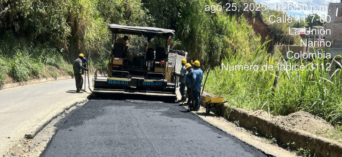 En el corredor Pasto – Higuerones continúan labores de instalación de carpeta asfáltica