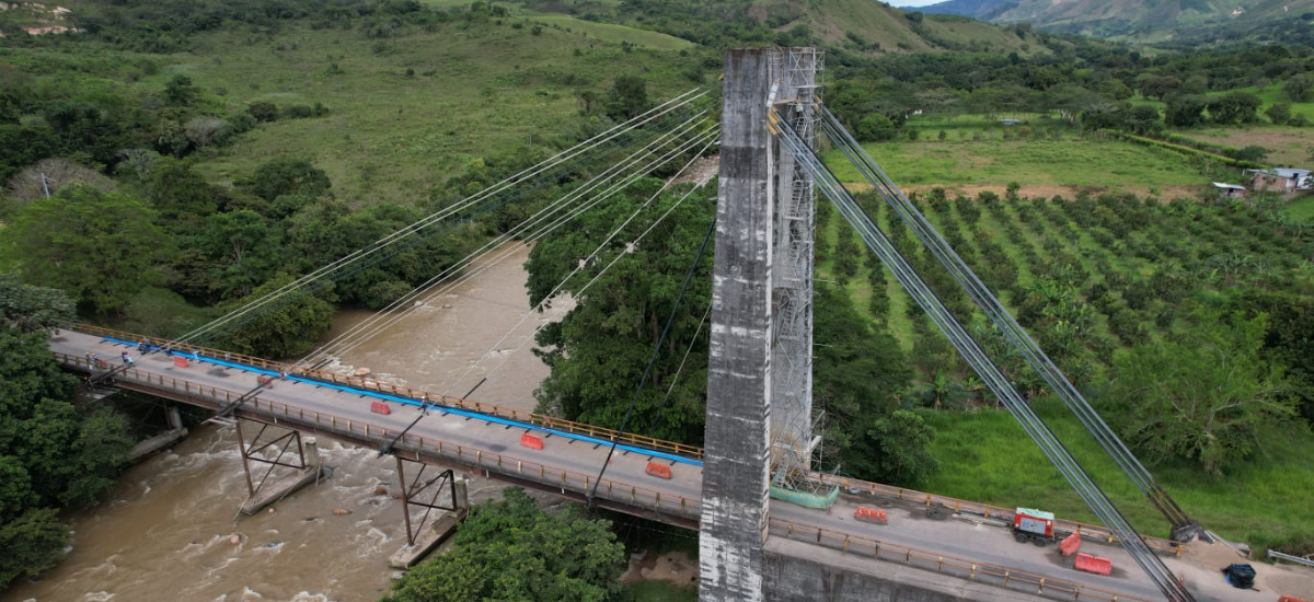 Cierre total del puente El Avispero en Suaza, Huila