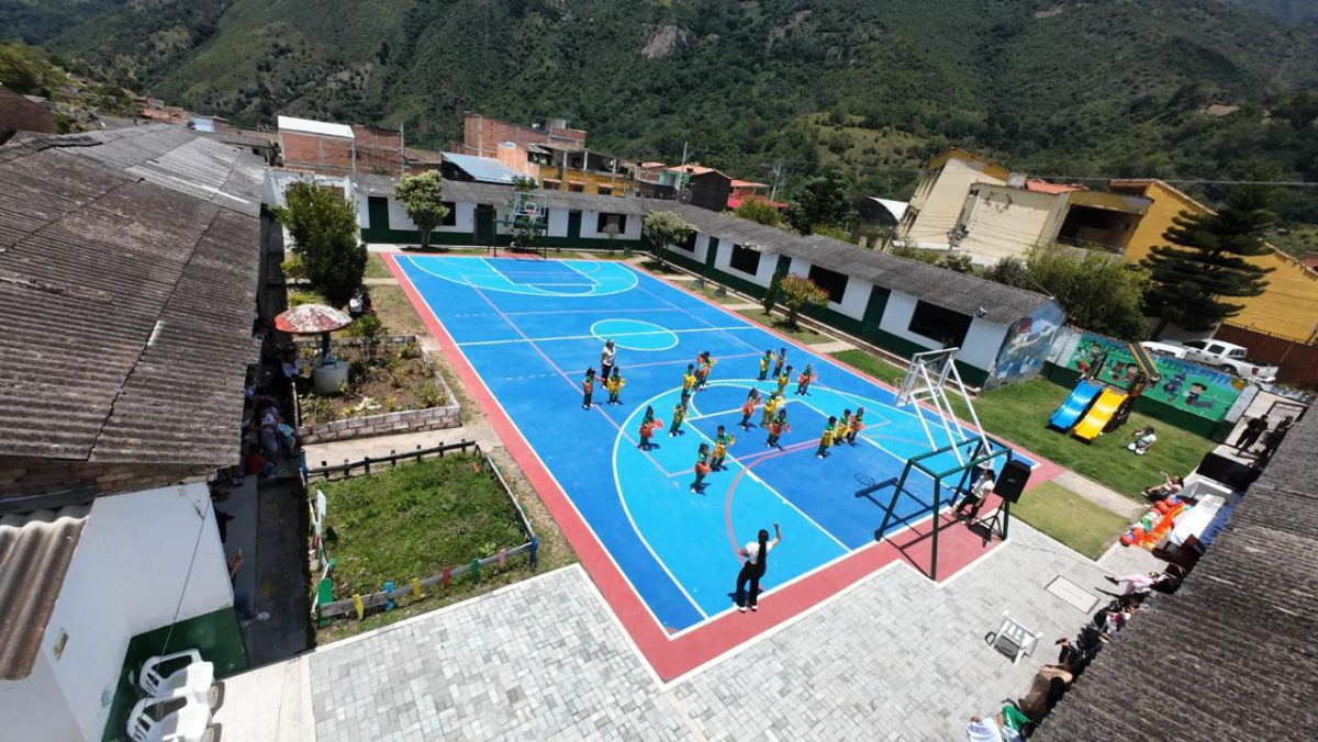 Invías ejecuta y entrega obra de compensación social en San Andrés, Santander