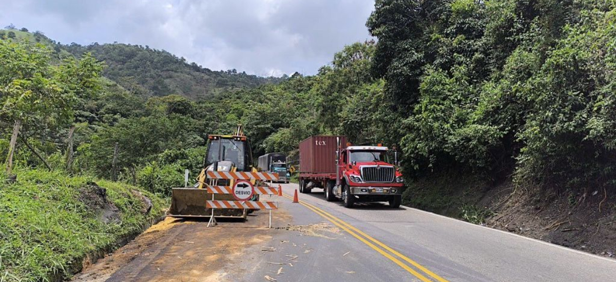 Invías adelanta trabajos para recuperar la banca afectada en el km 58 de la vía Villeta – Guaduas