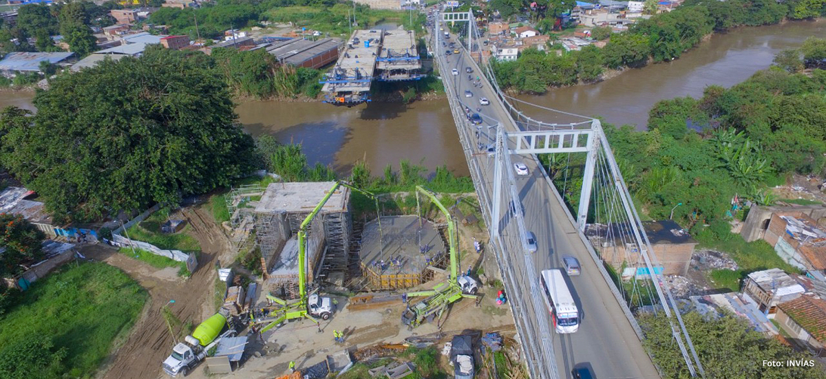 Fotografía del avance en la construcción de dos puentes nuevos sobre el río Cauca, en el corregimiento de Juanchito.