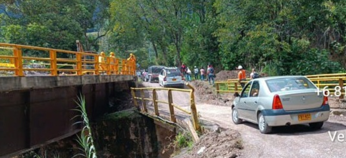 Invías habilitó paso para vehículos de hasta 30 toneladas por el puente Listará antiguo, municipio de San Andrés, de la vía Málaga - Los Curos