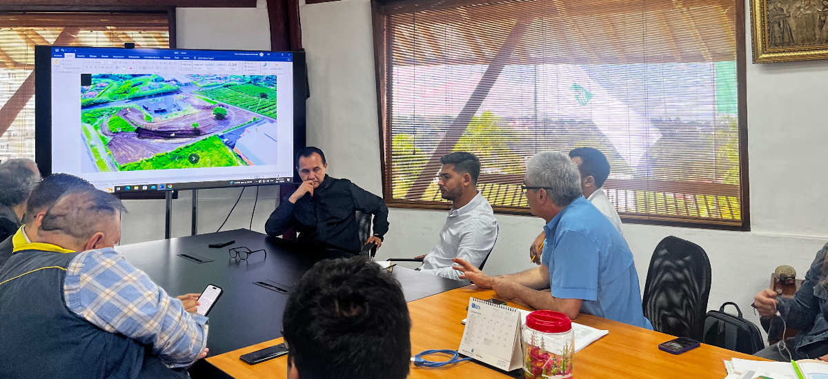 Vías del Samán adelantará acciones ante problemática en el corredor Cerritos - La Virginia en reunión con la Carder