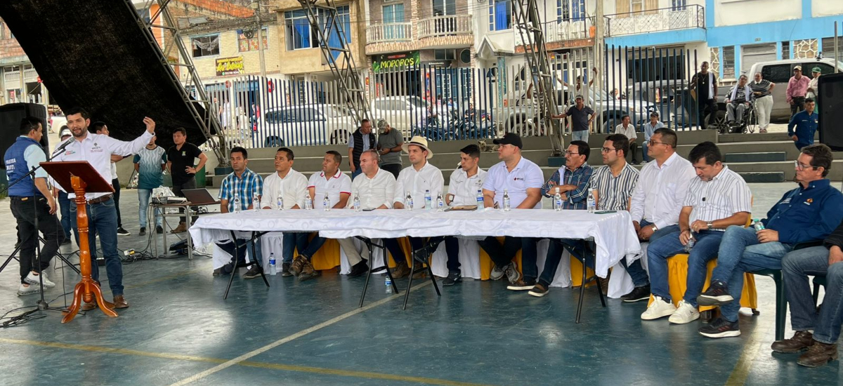 En mesa de diálogo, Invías logra acuerdos con autoridades y comunidad de la Transversal de Boyacá