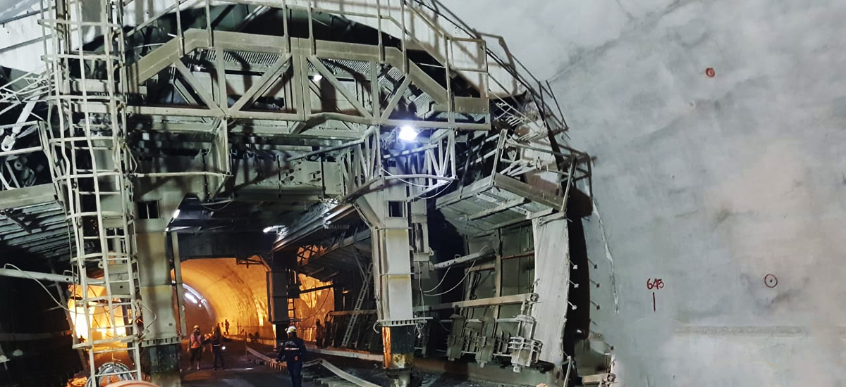 Fotografía de la máquina con la que se concluye el revestimiento del túnel de La Línea.