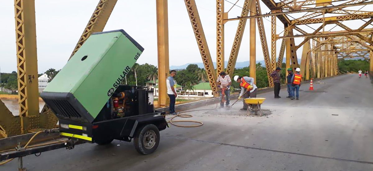 Fotografía de los trabajos que se realizan sobre carreteras.
