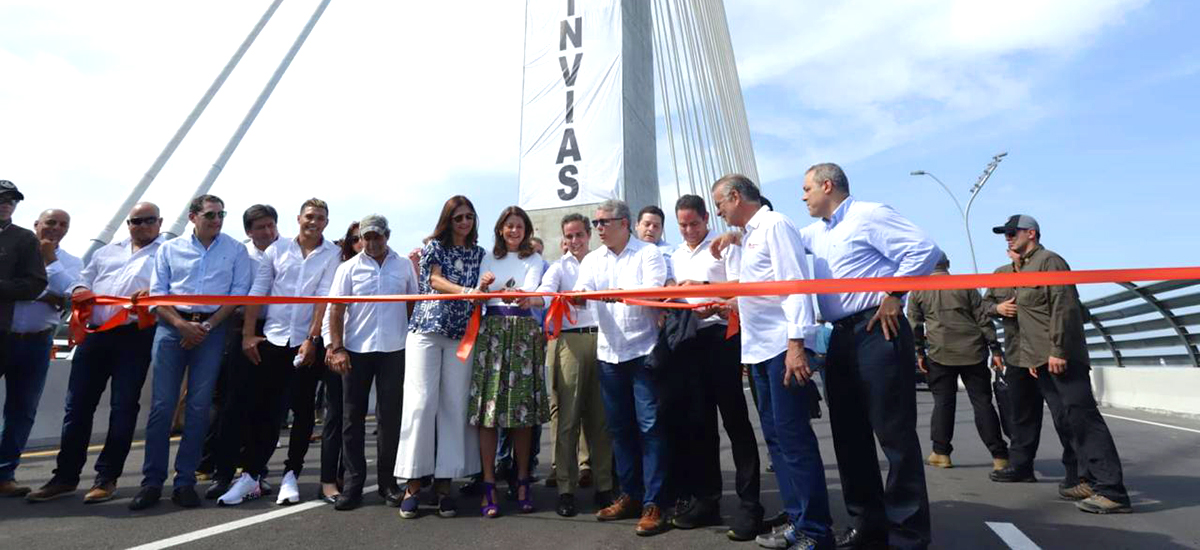 Fotografía de la inauguración del nuevo puente Pumarejo.