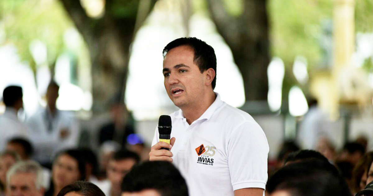 Fotografía Director General del INVÍAS, Juan Esteban Gil durante su intervención en el Taller Construyendo País.