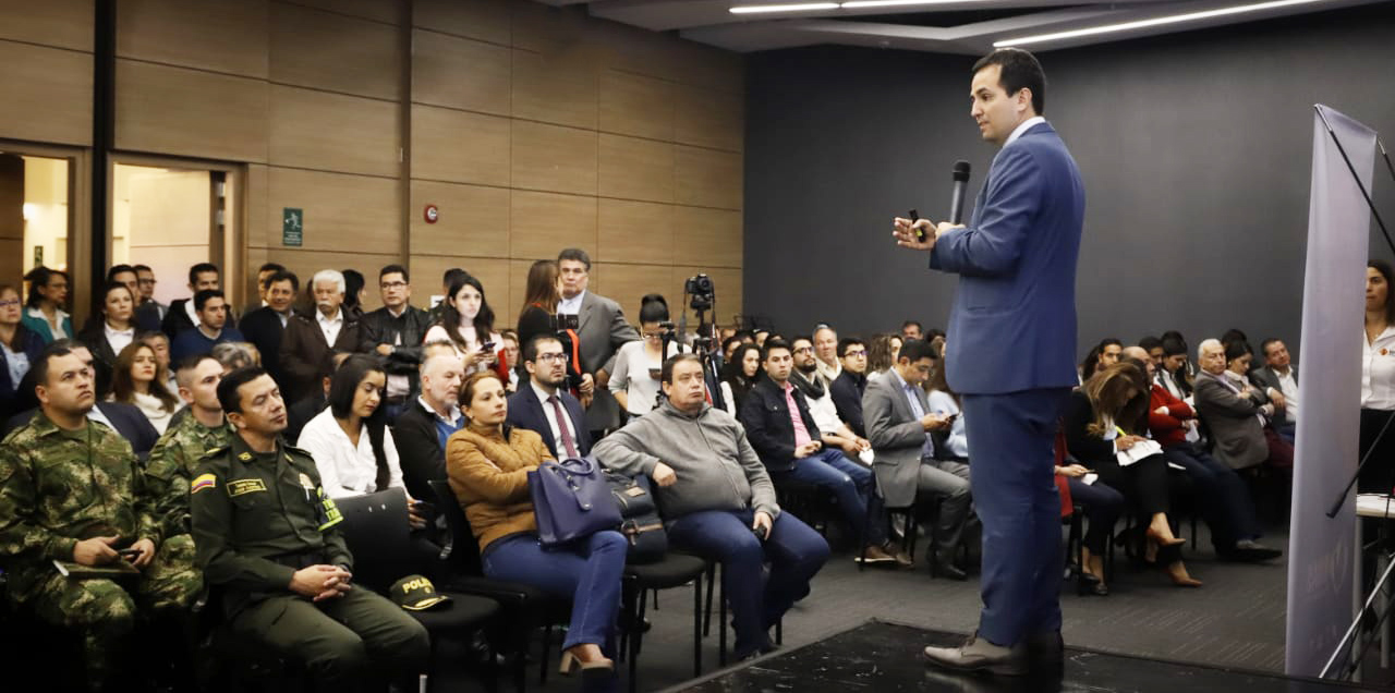 Fotografía Director del INVÍAS en su intervención durante la Rendición de Cuentas.