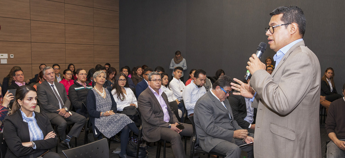 Fotografía del Director Técnico, Guillermo Toro durante su intervención en el lanzamiento.