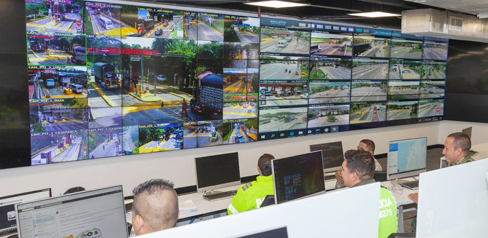 Fotografía de puesto de monitoreo de la Policía Nacional.
