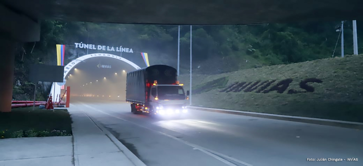 Fotografía de la salida del túnel de La Línea.