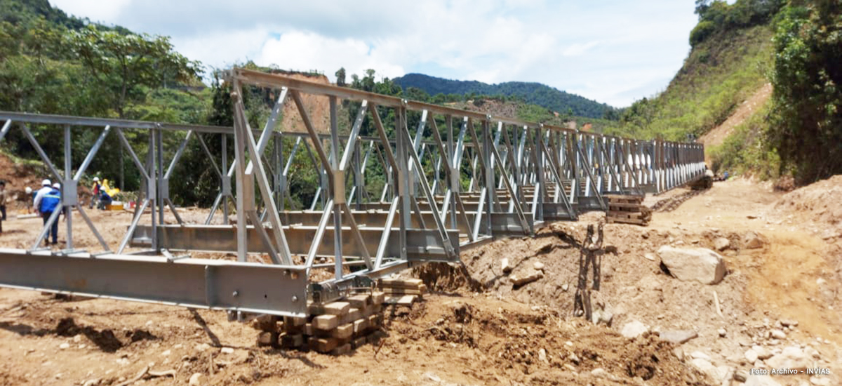 Fotografía de obras de atención de emergencia en la vía Altamira - Florencia.