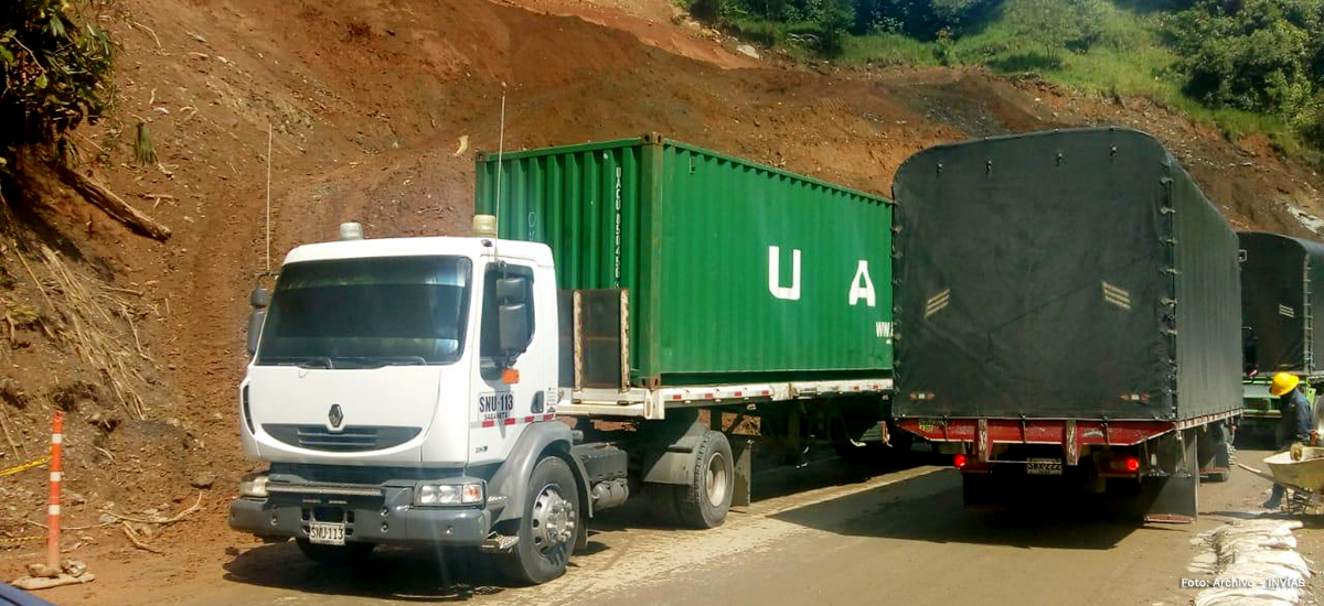 Fotografía del tránsito en el corredor recuperado Los Llanos - Tarazá en Antioquia.