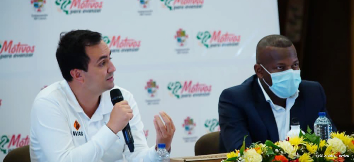 Fotografía del director general del INVÍAS, Juan Esteban Gil durante su intervención en el evento en cauca.