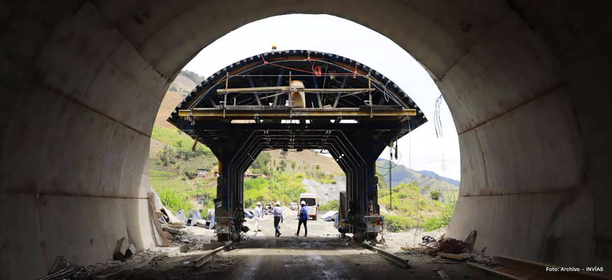 Fotografía de construcción de túnel.