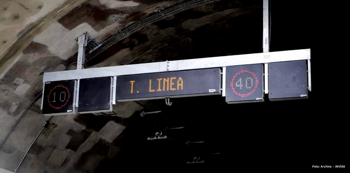 Fotografía de los equipos electrónicos instalados en el túnel de La Línea.