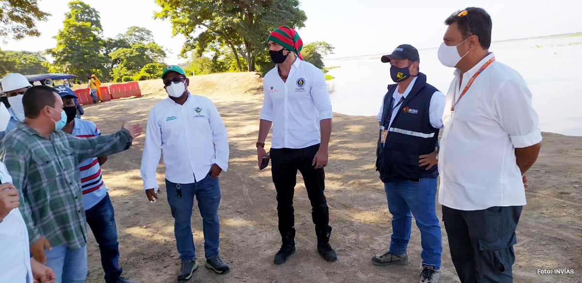 Fotografía del equipo de trabajo de la atención de la emergencia en Salamina.