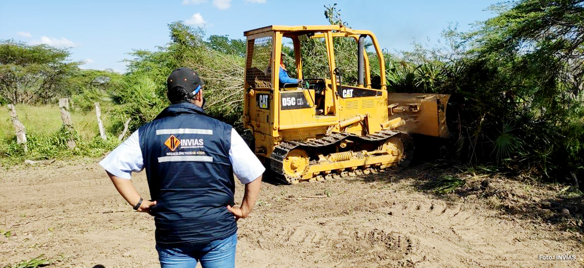 Fotografía de supervisor del trabajo de atención de la emergencia en Salamina.