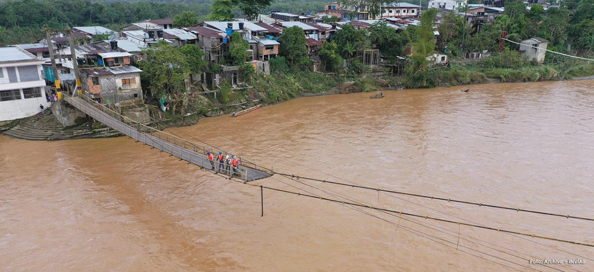 Fotografía del personal de INVÍAS en la atención de la emergencia en Chocó.